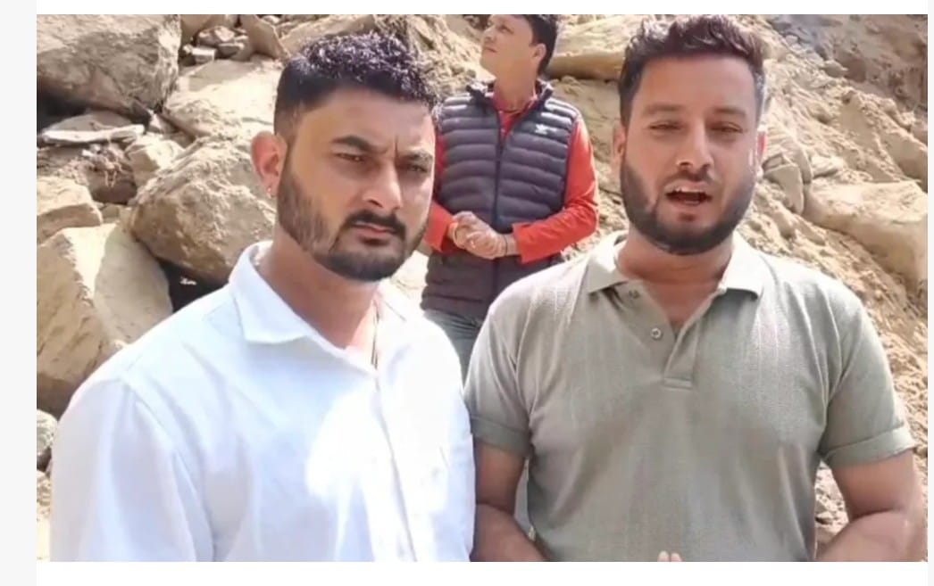 भाजपा कार्यालय में तैनात कर्मचारी प्रदीप उप्रेती ने चंपावत कोतवाली में तहरीर दी है।