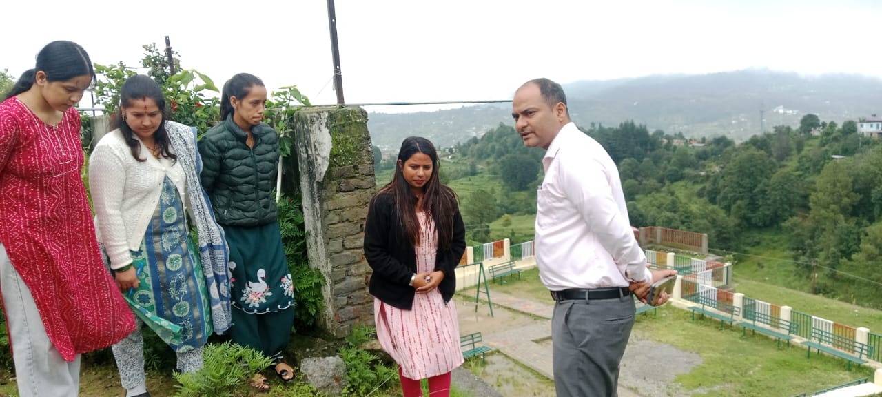 जिलाधिकारी मनीष कुमार ने वन स्टॉप सेंटर का किया निरीक्षण — महिलाओं की सहायता सेवाओं की गुणवत्ता पर दिया विशेष जोर