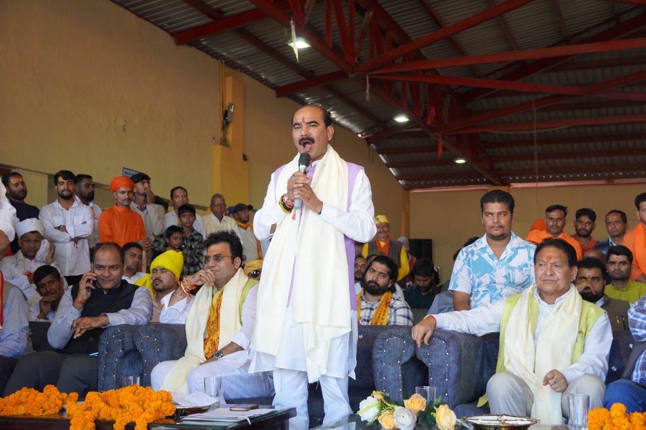 देवीधुरा में फलों-फूलों से बरसी बग्वाल, लाखों श्रद्धालु बने साक्षी केंद्रीय मंत्री अजय टम्टा ने की शिरकत, 7 मिनट तक चला ऐतिहासिक पाषाण युद्ध