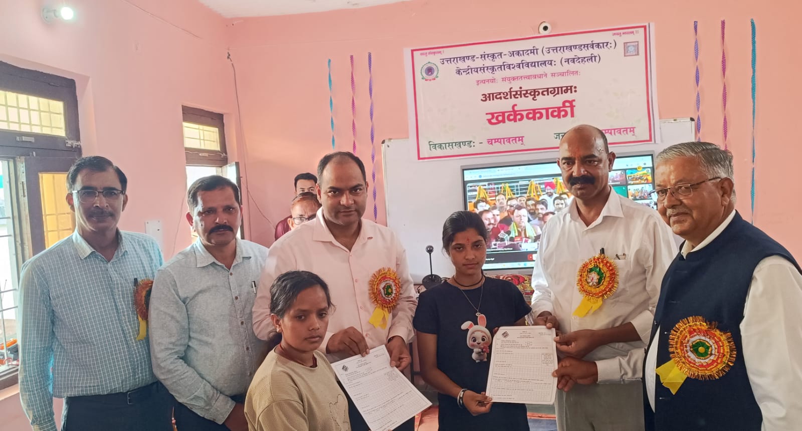 चंपावत का खर्ककार्की बना आदर्श संस्कृत ग्राम &mdash; मुख्यमंत्री धामी ने किया वर्चुअल लोकार्पण