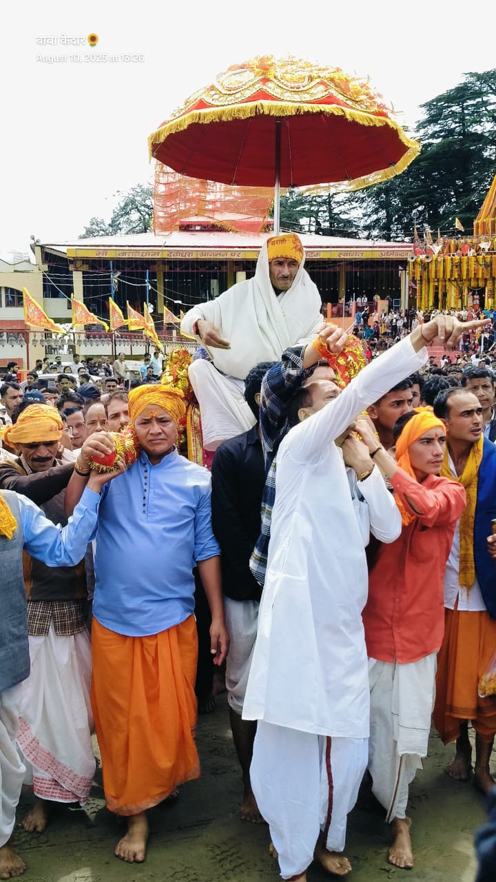 बाराही धाम में मां बज्र बाराही की भव्य शोभायात्रा — श्रद्धालुओं का उमड़ा सैलाब, देवीधुरा बाजार में लौटी रौनक