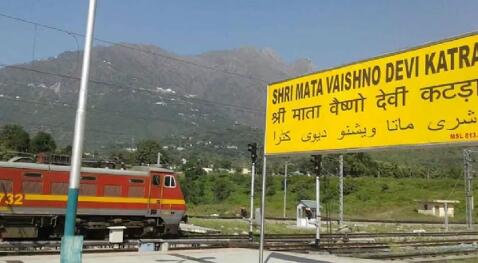 बारिश से वैष्णो देवी यात्रा में रुकावट, हेलीकॉप्टर सेवा बाधित