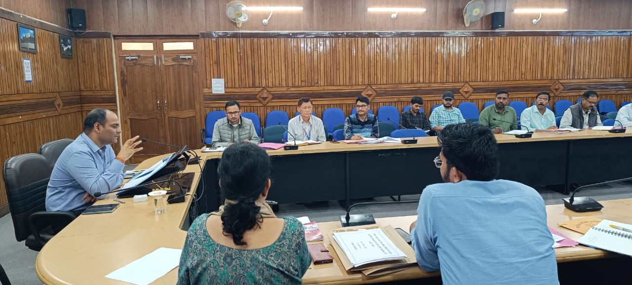 विभागीय समन्वय से आजीविका संवर्धन को नई गति — डीएम मनीष कुमार योजनाओं की रफ्तार बढ़ाने और लाभार्थियों तक तेजी से पहुँचाने पर जोर