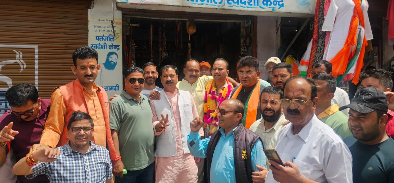 नवनिर्वाचित जिला पंचायत अध्यक्ष आनंद अधिकारी का व्यापक जनसंपर्क, लोगों का जताया आभार