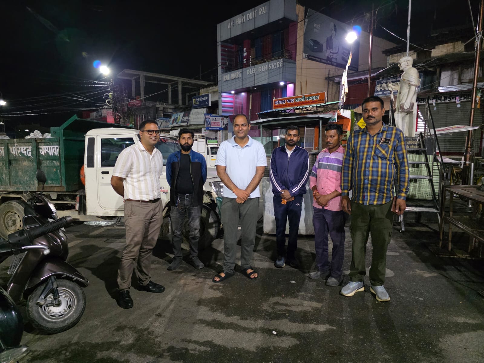 रात के सन्नाटे में निकले जिलाधिकारी – पथ प्रकाश और सफाई व्यवस्था का लिया जायजा “नीट एंड क्लीन चंपावत” का सपना स्वच्छता कर्मियों के बिना अधूरा – मिलेगा सामाजिक सम्मान