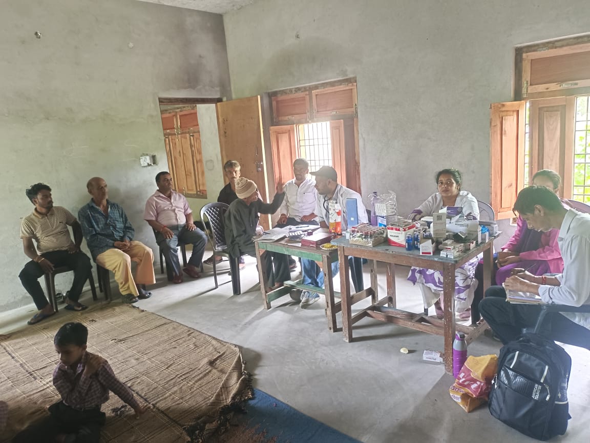दूरस्थ क्षेत्रों में स्वास्थ्य सेवाएँ पहुँचीं : ग्राम पंचायत बकोड़ा में लगा स्वास्थ्य शिविर, 82 ग्रामीणों को मिला लाभ