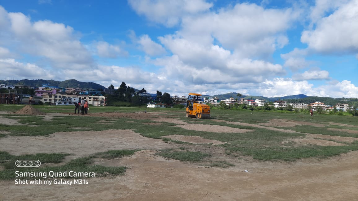 खिलाड़ियों की सुविधा हेतु गौरलचौड़ मैदान का समतलीकरण कार्य जारी