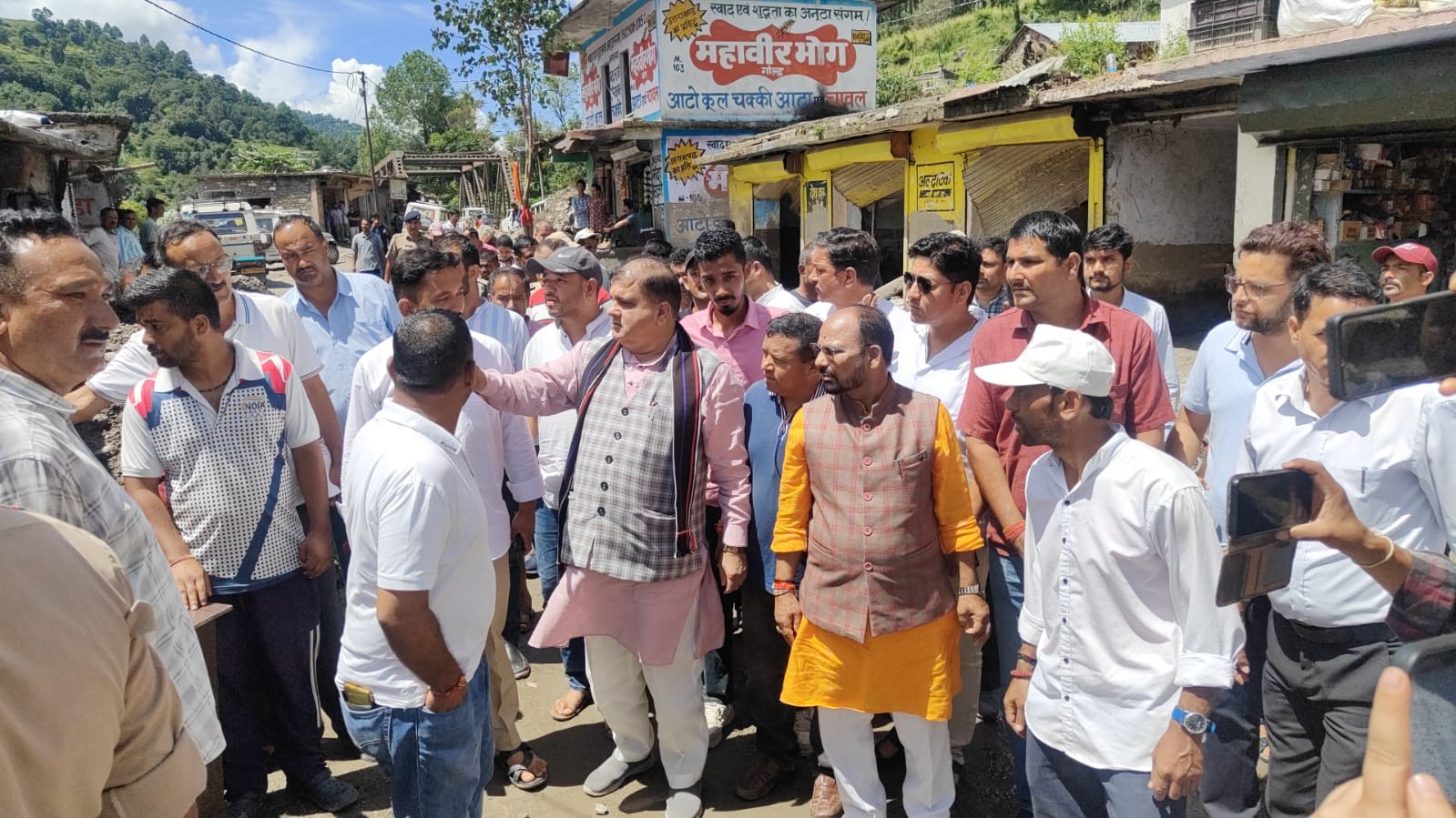 प्रदेश अध्यक्ष महेंद्र भट्ट ने थराली में आपदा प्रबंधन बैठक ली, प्रभावितों को हरसंभव सहायता का आश्वासन