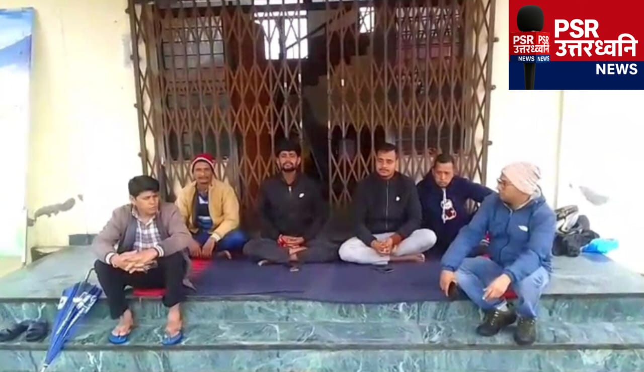 रेड अलर्ट में भी खामोश नहीं रही छात्रशक्ति, भीगते हुए भी जल रही है संघर्ष की अलख