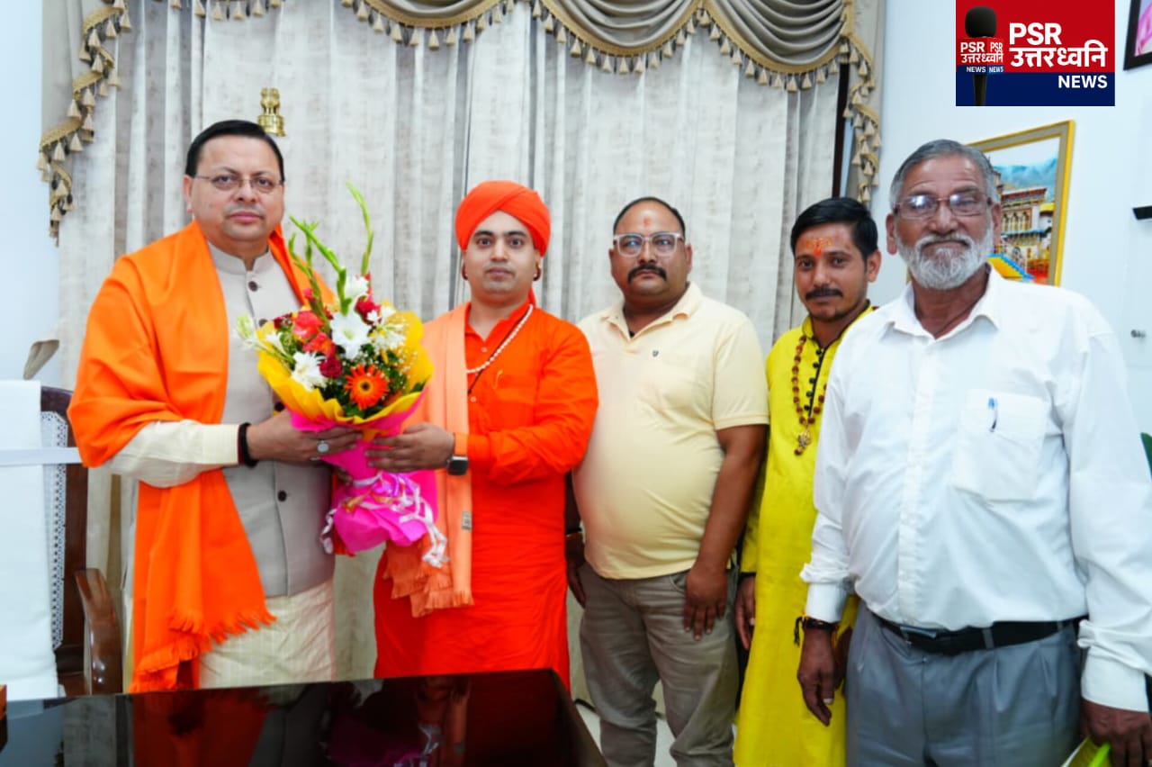 मुख्यमंत्री को मिला गुरु गोरखनाथ धाम का आशीर्वाद  महंत योगी रामनाथ जी ने पहनाया सर्व रक्षा कवच दिया अखण्ड धुनी का प्रसाद